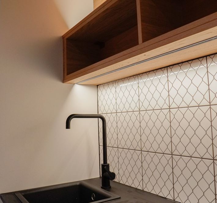 Asymmetrisk infälld hylla - A52